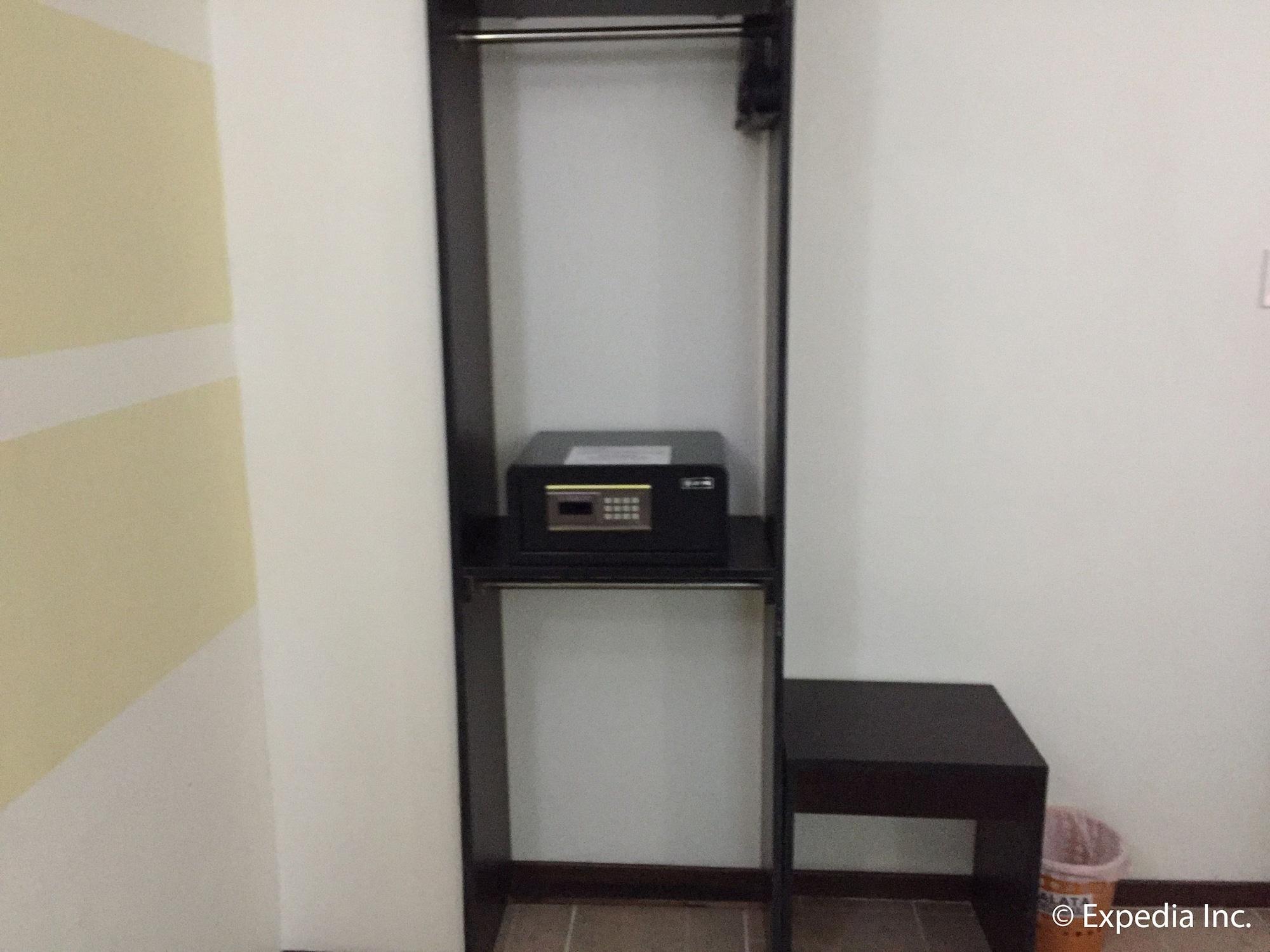 Metro Park Hotel Mandaue Cebu ภายนอก รูปภาพ